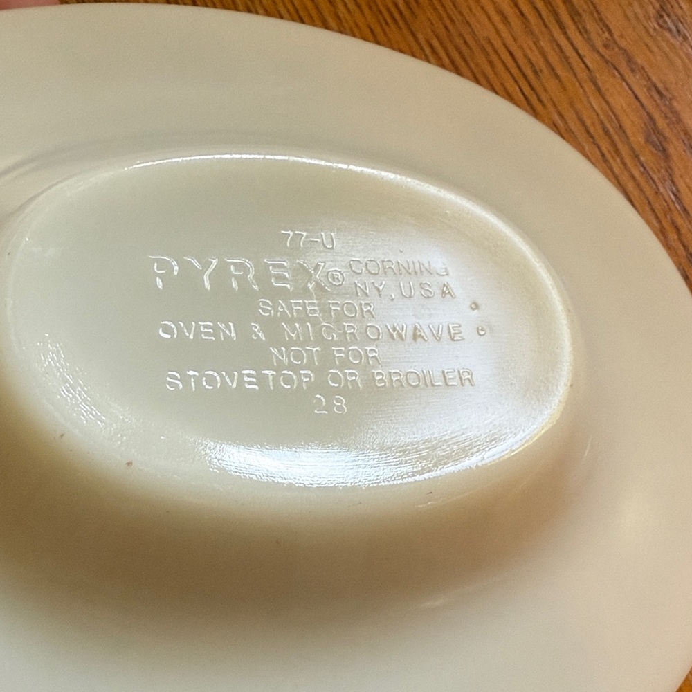1970’s Pyrex Butterfly Gold Gravy Boat and Under plate - Picture 3 of 8